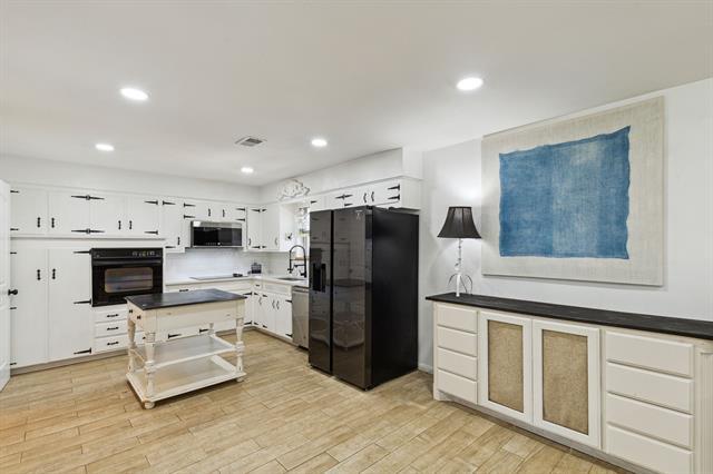 Building Photo - 724 Edgehill Dr