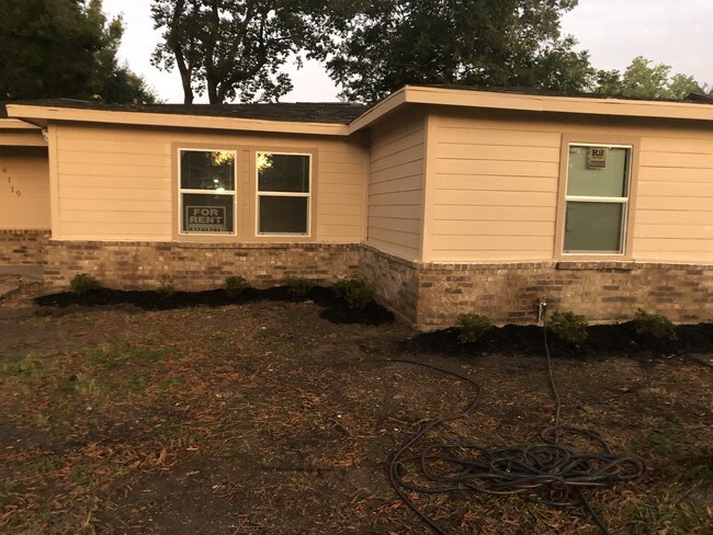 Building Photo - 8119 Rockford Dr