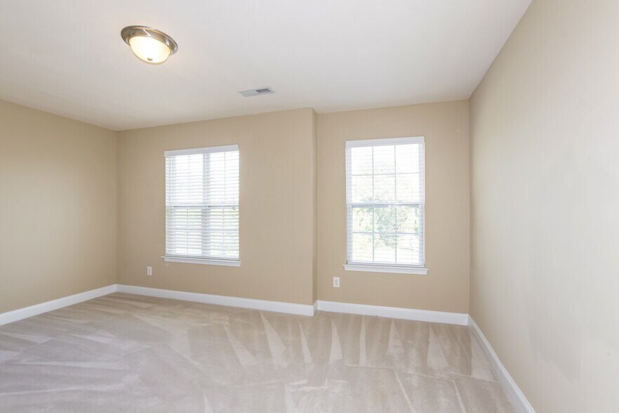 Building Photo - 6246 Silver Chime Way