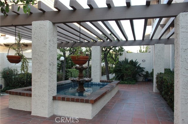 Building Photo - 848 W Huntington Dr