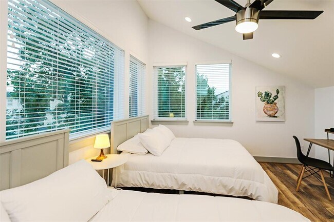 Building Photo - 4303 Chester St