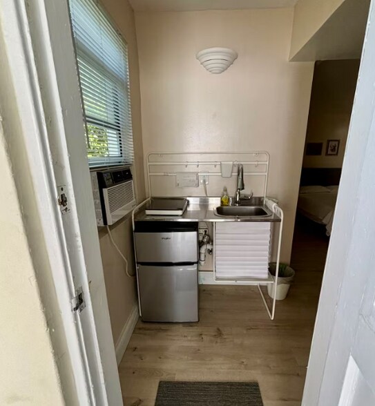 Building Photo - 130 Malaga Ave