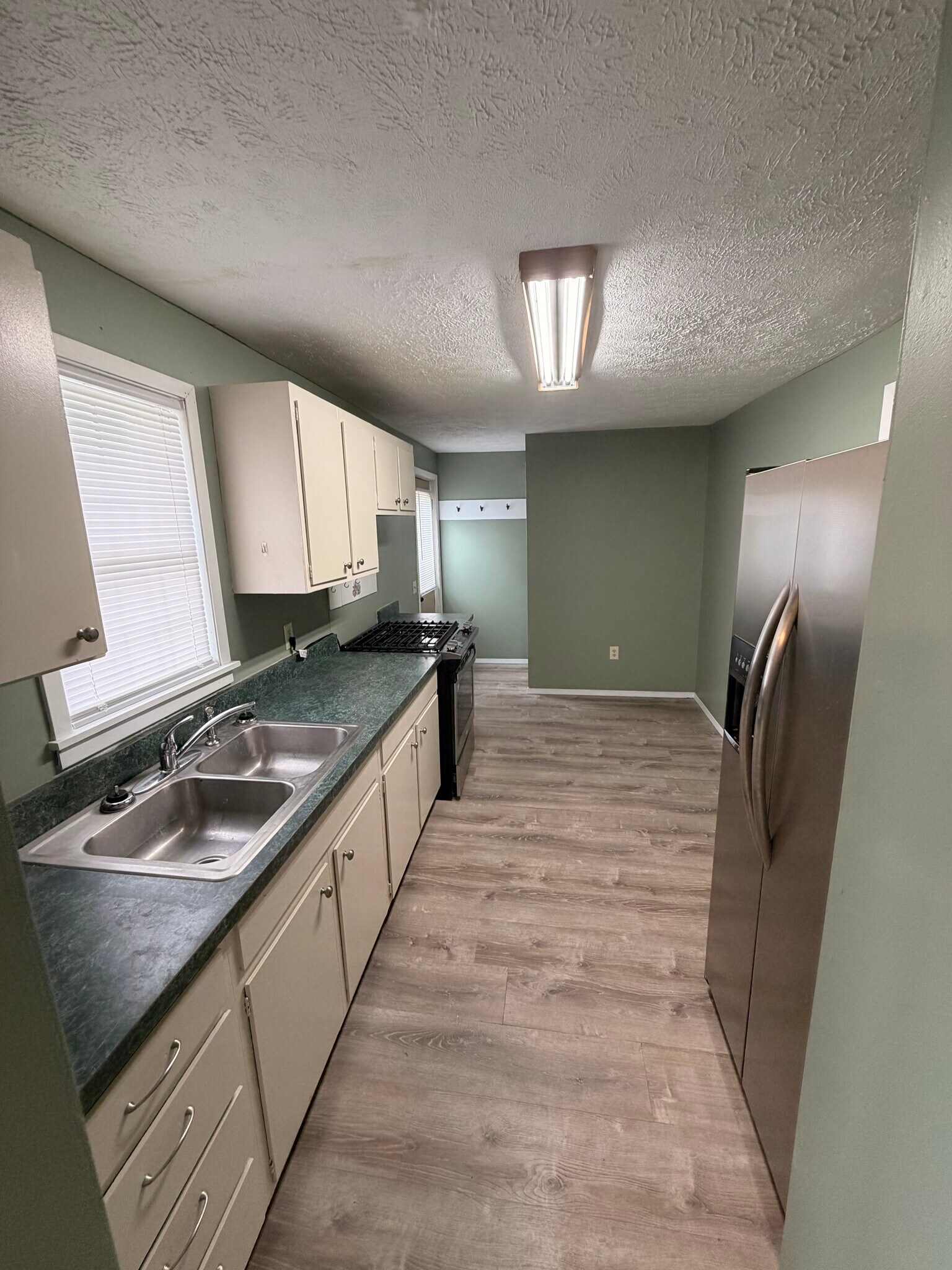 Building Photo - 608 SE Vine St