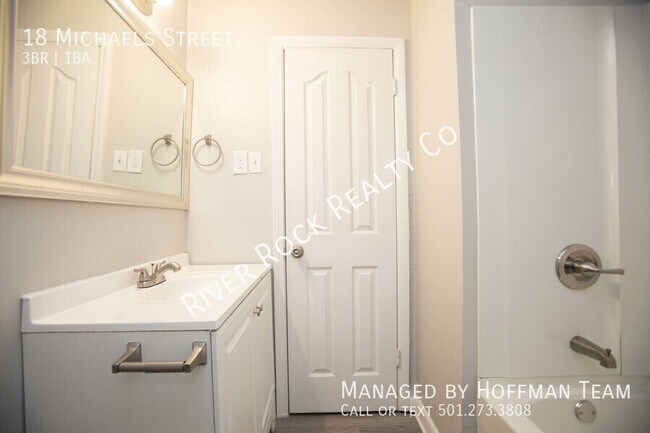 Building Photo - 18 Michaels St