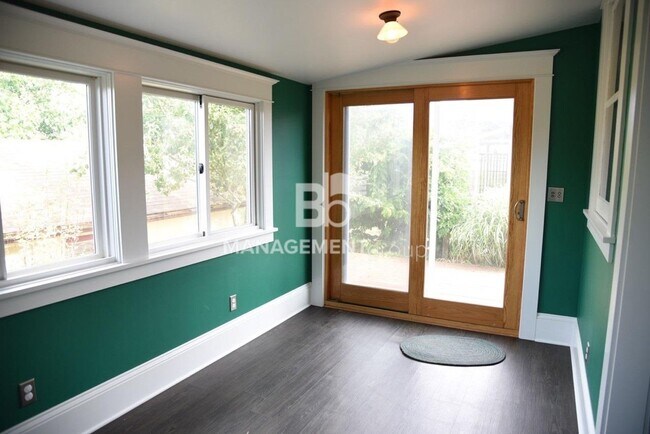 Building Photo - 3502 SE 13th Ave
