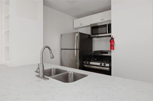 Building Photo - 2218 Hazard St