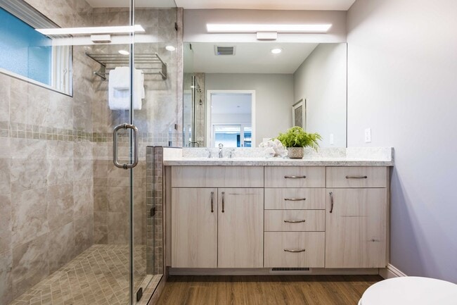 Building Photo - Luxurious Home in Atherton: Over an Acre o...