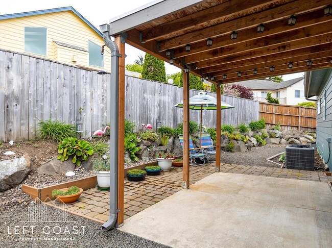 Building Photo - 5371 NE Wave Ln