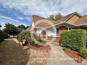 Building Photo - 4450 SE Milwaukie Ave