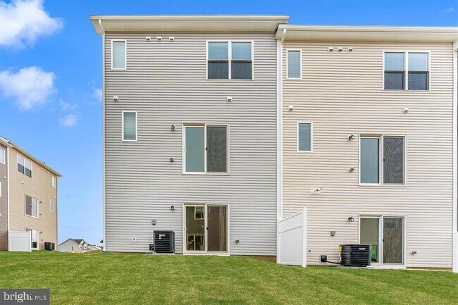 Building Photo - 518 Bartholomew Dr