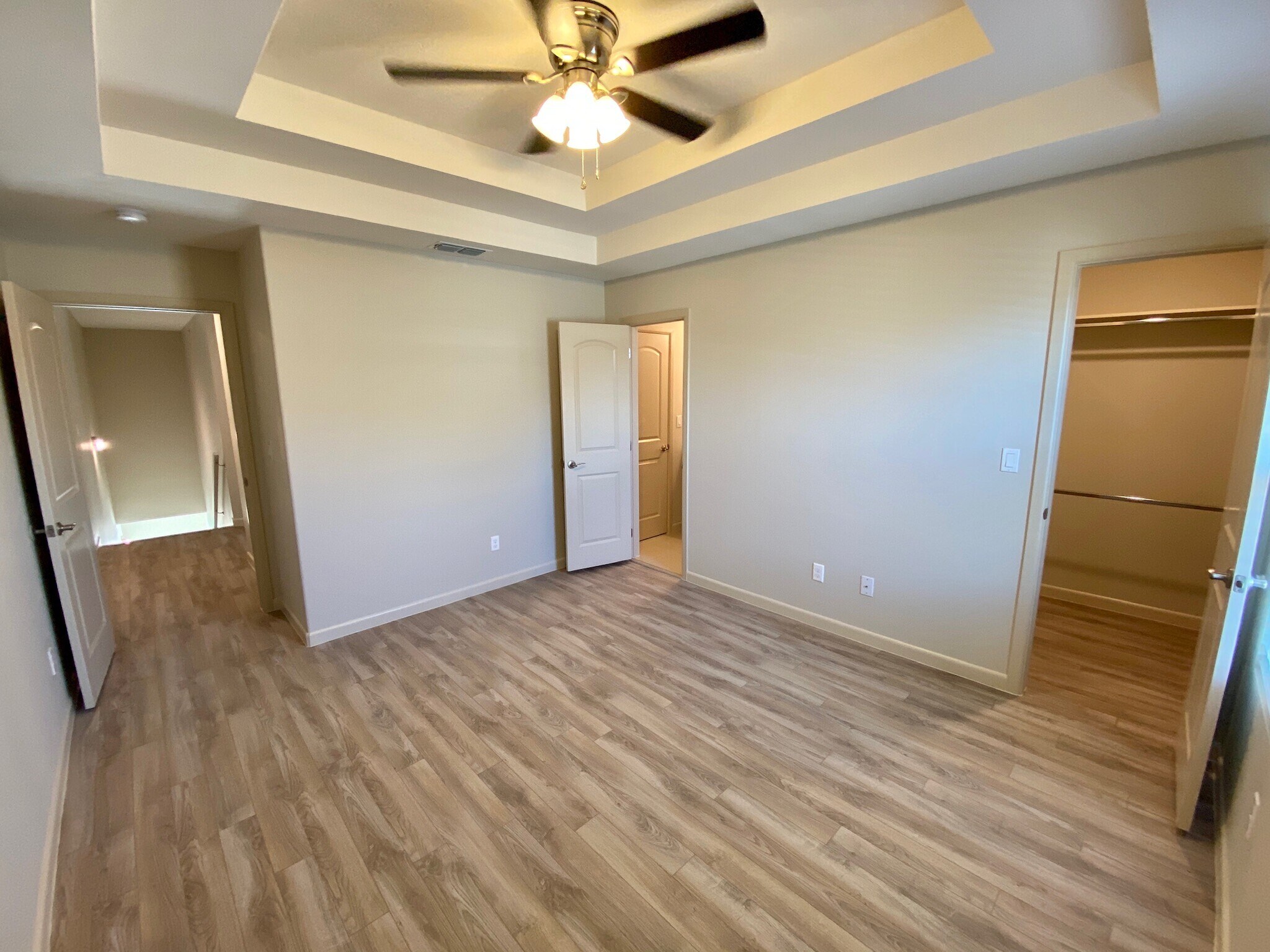 Building Photo - 1021 E La Cantera Ave
