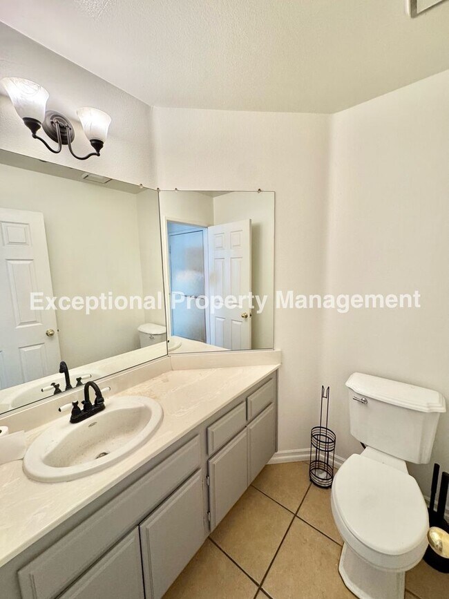 Building Photo - 16202 Trailwinds Dr