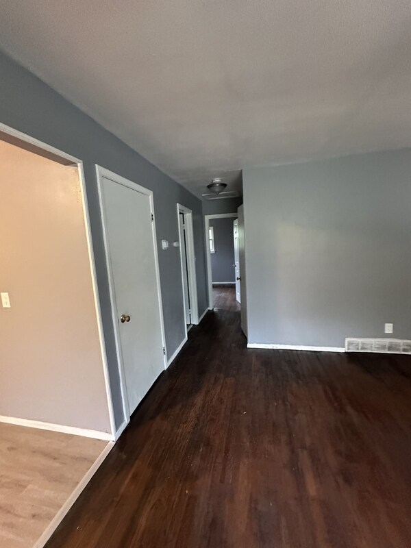 Building Photo - 4002 E 150th St