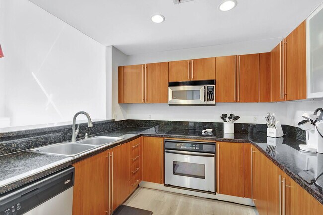 Building Photo - 610 Clematis St