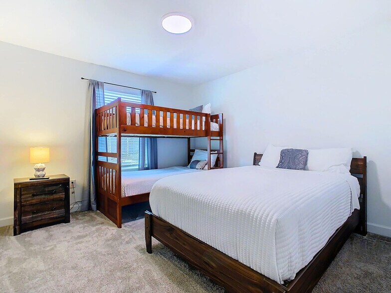 Building Photo - 996 Leader St