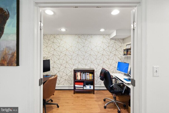 Building Photo - 4408 Tarpon Ln