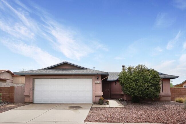 Building Photo - Stylish & Bright 3-Bed Oasis with Desert B...