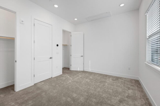 Building Photo - 302 Tea Tree Terrace