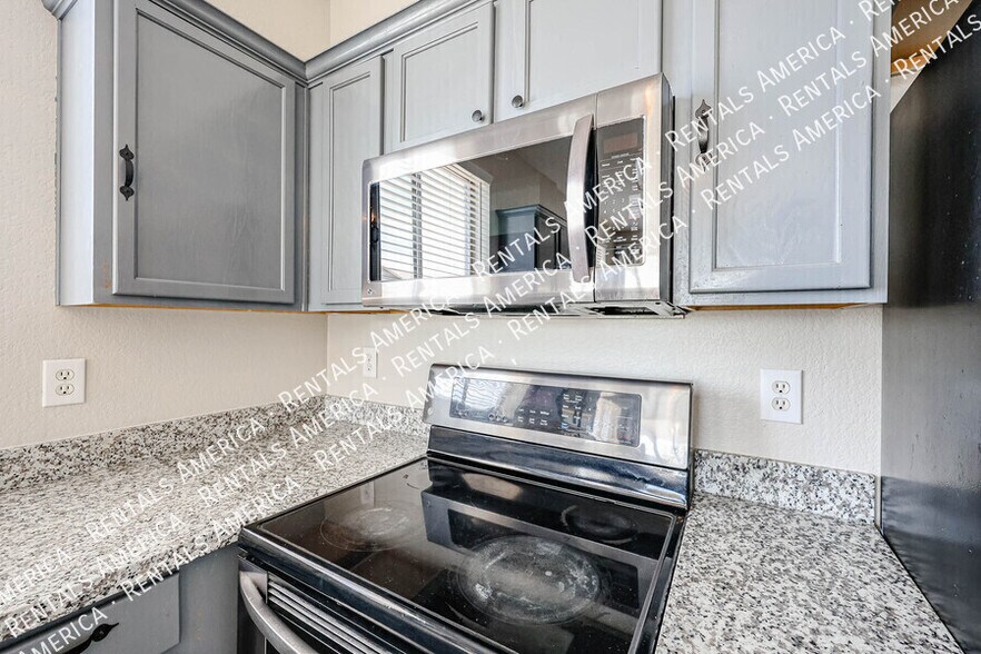 Building Photo - 3825 S 60th Dr