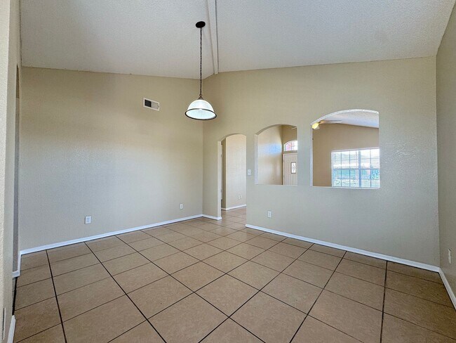 Building Photo - Northeast El Paso 4 Bed, 2 Bath close to Ft Bliss!