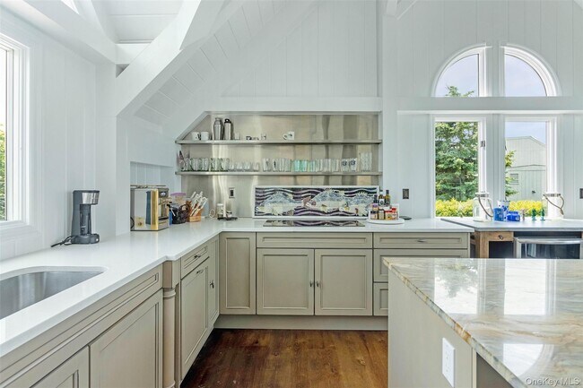 Building Photo - 2700 Sound Dr