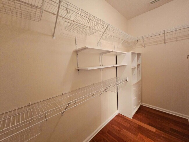 Building Photo - Large Melbourne Townhome