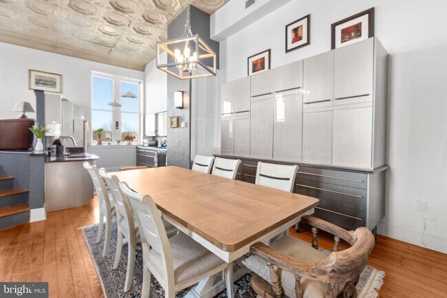 Building Photo - 809 Caroline St