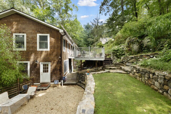 Building Photo - 19 Gaylord Dr N