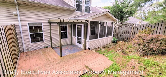 Building Photo - 3 br, 2.5 bath House - 829 Ashley Michelle...