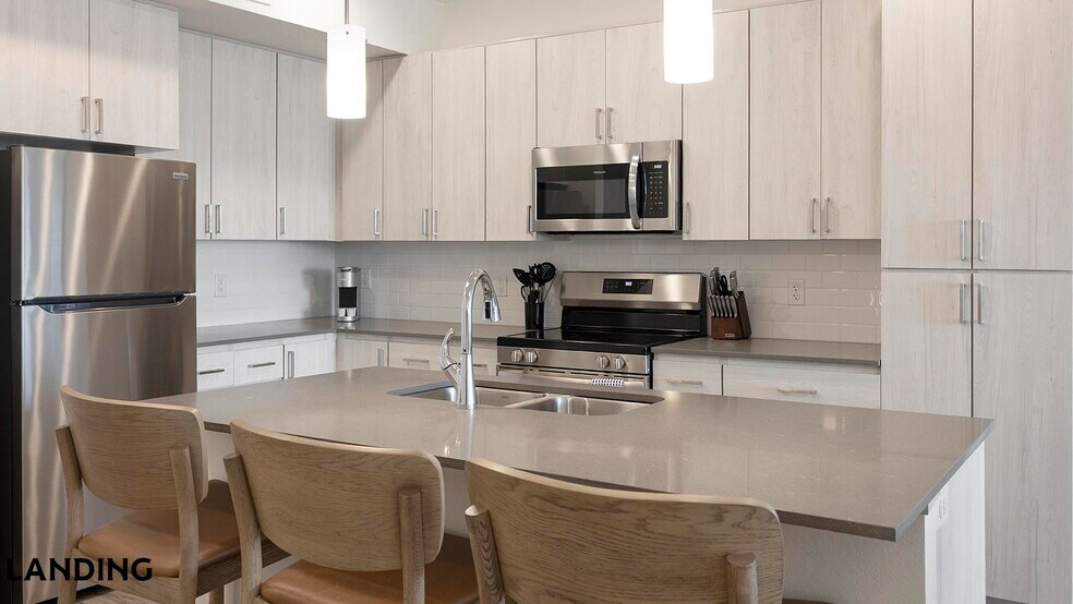 Building Photo - 1760 S Crismon Rd