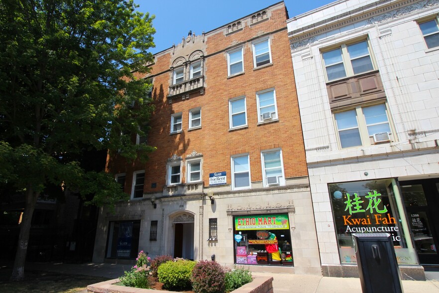 Building Photo - 1210 W Granville Ave