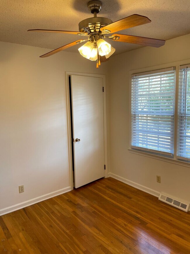 Building Photo - 3/1.5 Country House in Adairsville $1,595