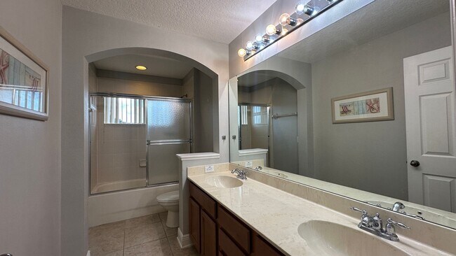 Building Photo - 418 Brentwood Club Cove