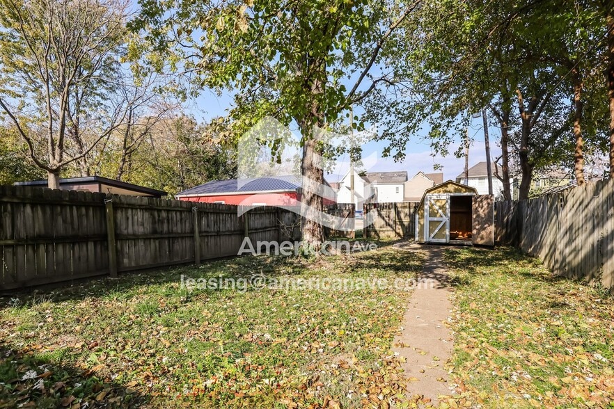 Building Photo - 603 E Oak St