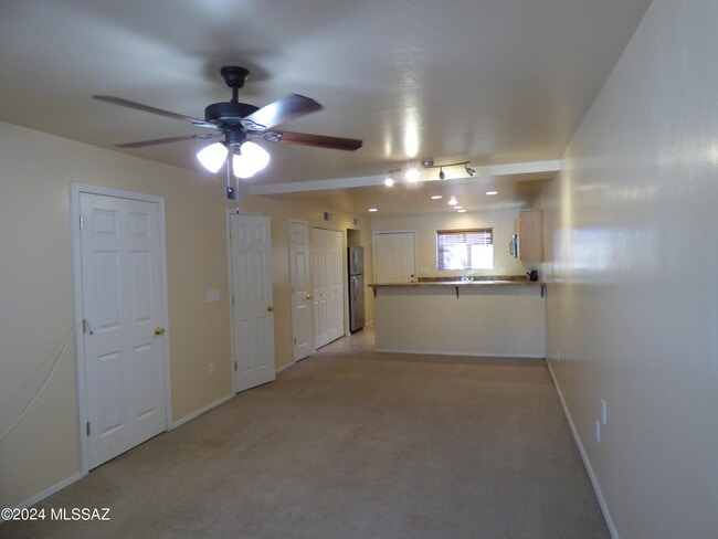 Building Photo - 1077 N Riverside Dr