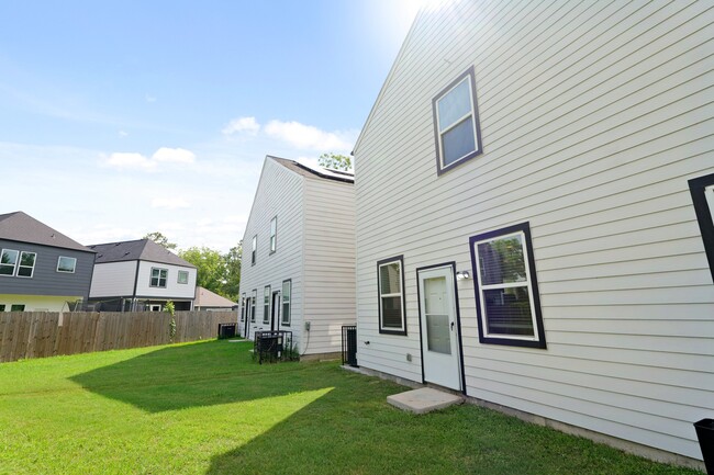 Building Photo - 5544 Shreveport Blvd