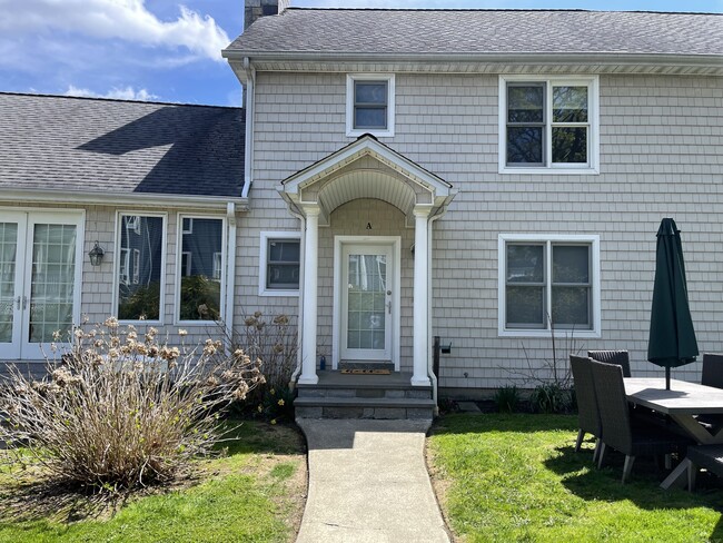 Primary Photo - 32 Westville Ave