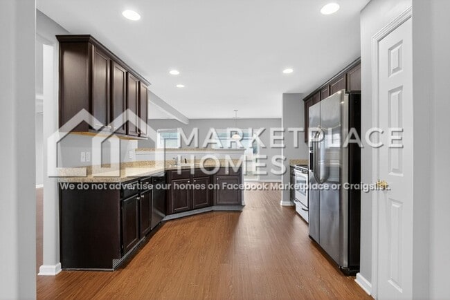 Building Photo - 10 Amber Dr