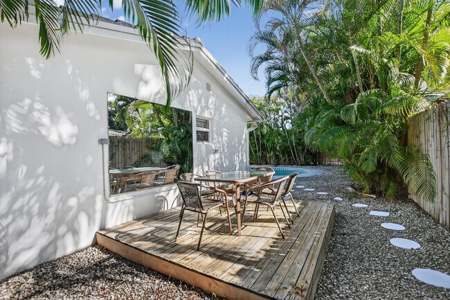 Building Photo - 954 SE 7th St