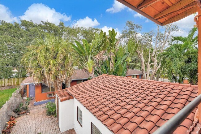 Building Photo - 12287 NE 7th Ave