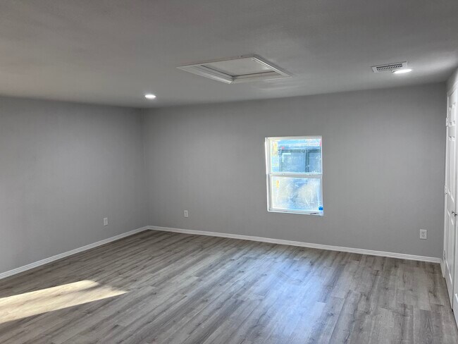 Building Photo - 209 Pecan St
