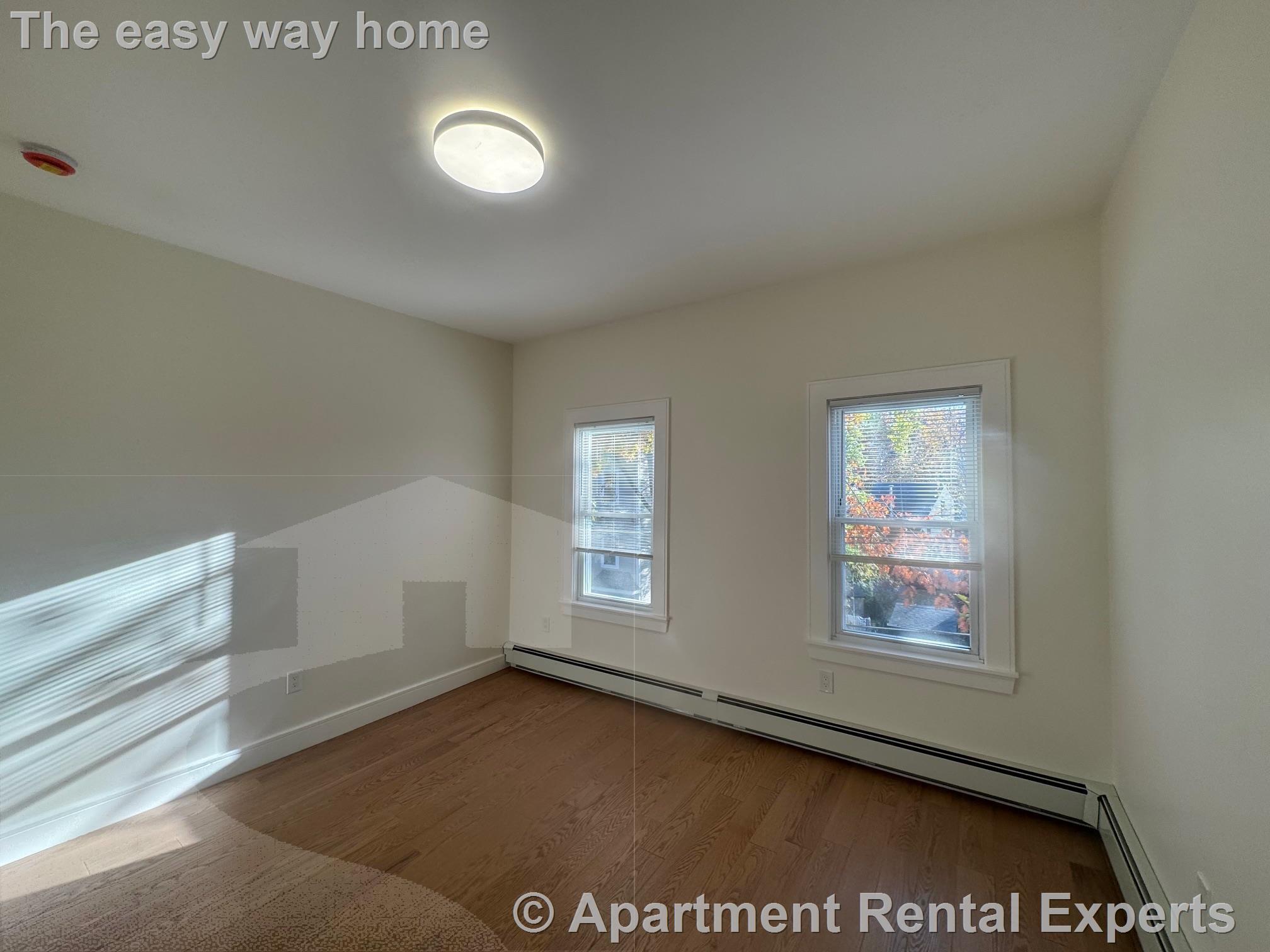 Building Photo - 13 Bristol St