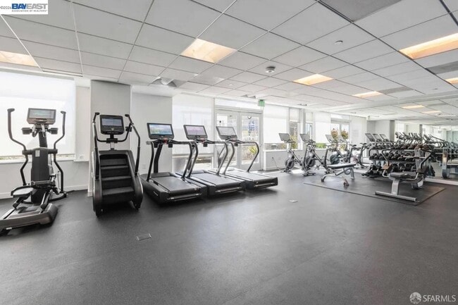 Building Photo - 501 Beale St