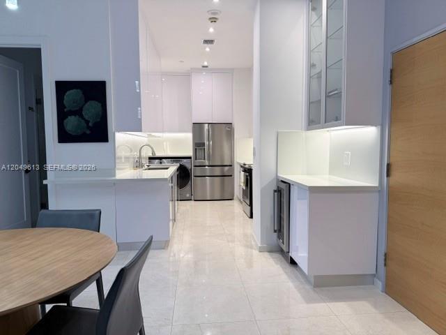 Building Photo - 881 Ocean Dr