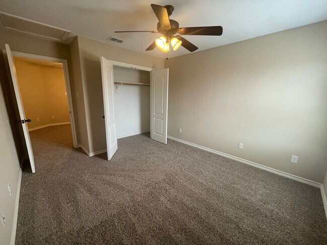 Building Photo - 3BR/2.5BA Townhome | 18' Ceilings | Granite | Garage | Lawn Care Incl | Benbrook TX 76116