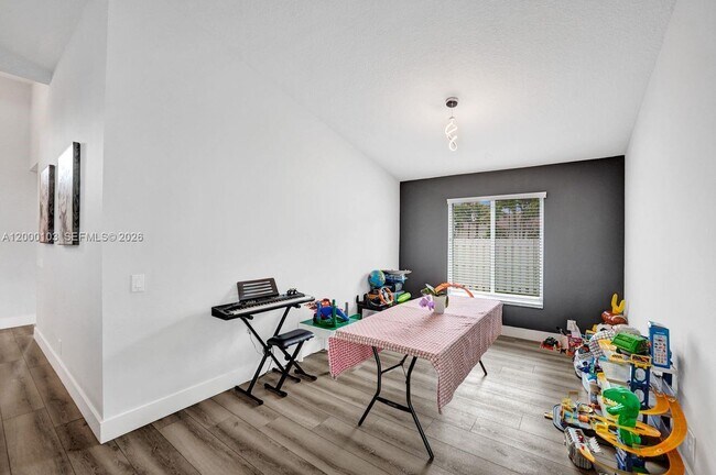 Building Photo - 1063 Cedar Falls Dr