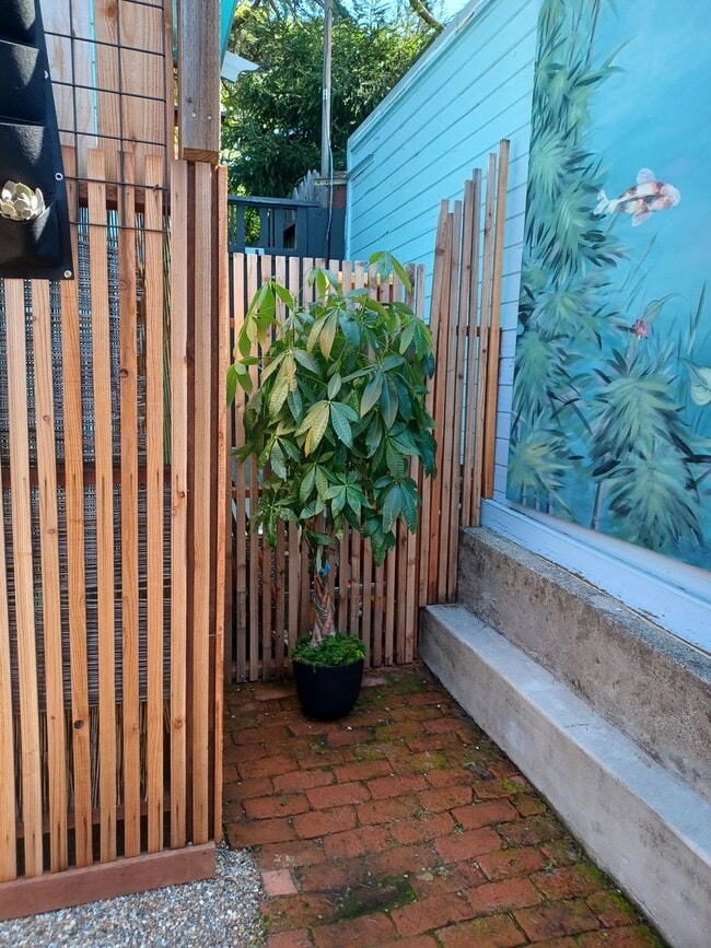 Building Photo - Modern Family Living in Prime El Cerrito L...