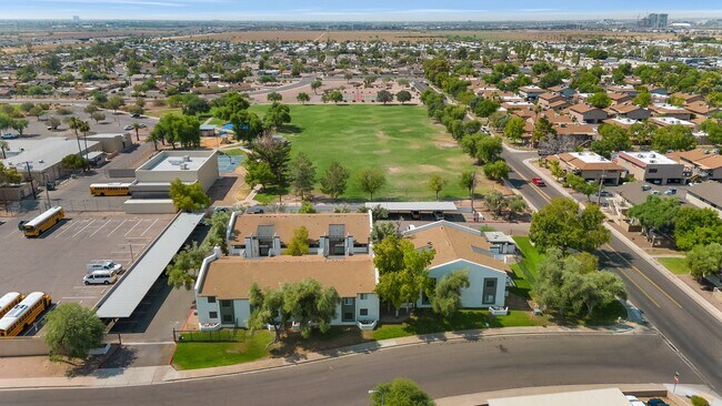Building Photo - FANTASTIC 2 BED 2 BATHS IN SCOTTSDALE **Cashless Deposit Available!!!** 15 min to ASU