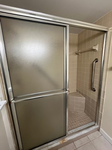 Primary Bath - 1515 Forrest Nelson Blvd