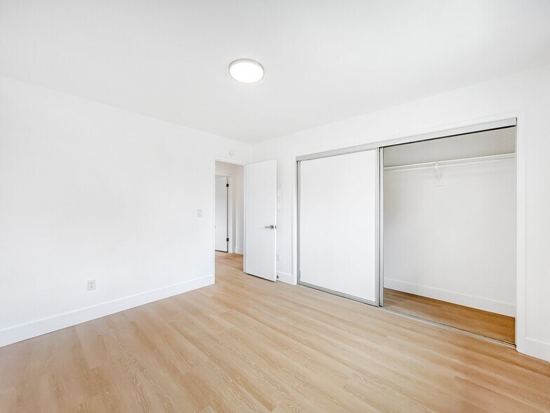Building Photo - 3332-10863 Florista St